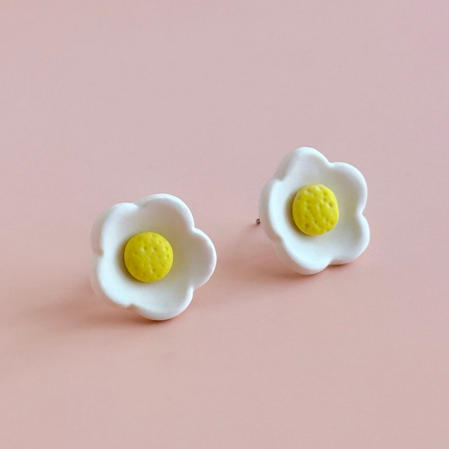 Clous d’oreilles | Pâquerette